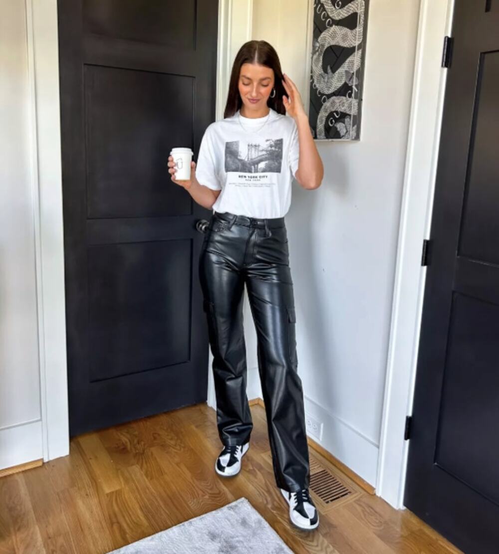 Abercrombie 90s Relaxed High Rise Cargo Jean Pant Vegan Faux Leather 10 / 30